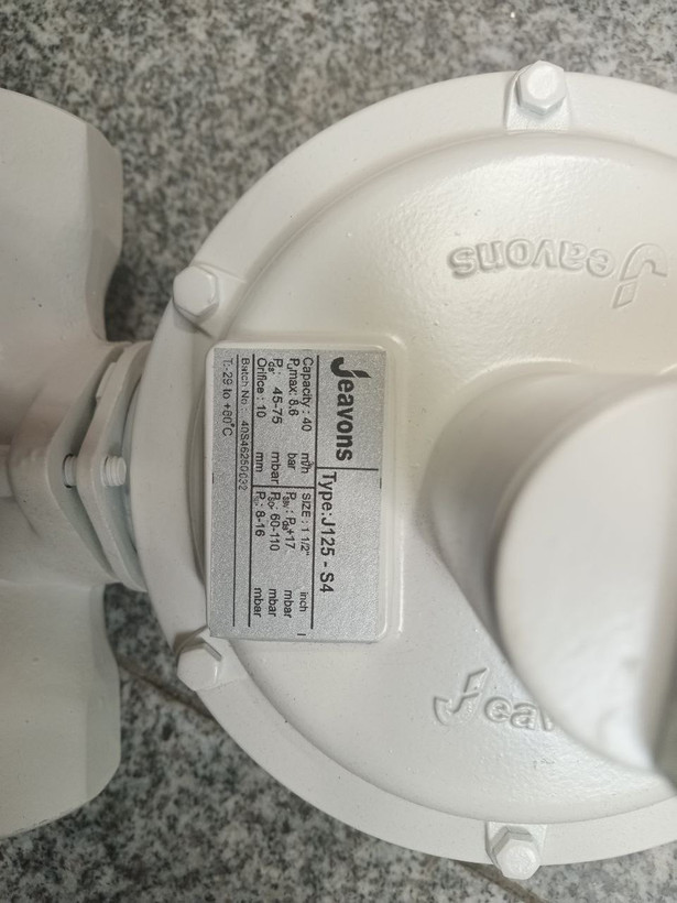 رگلاتور گاز دنده ای 11/2 اینچ مدل جیوانز J125 S4